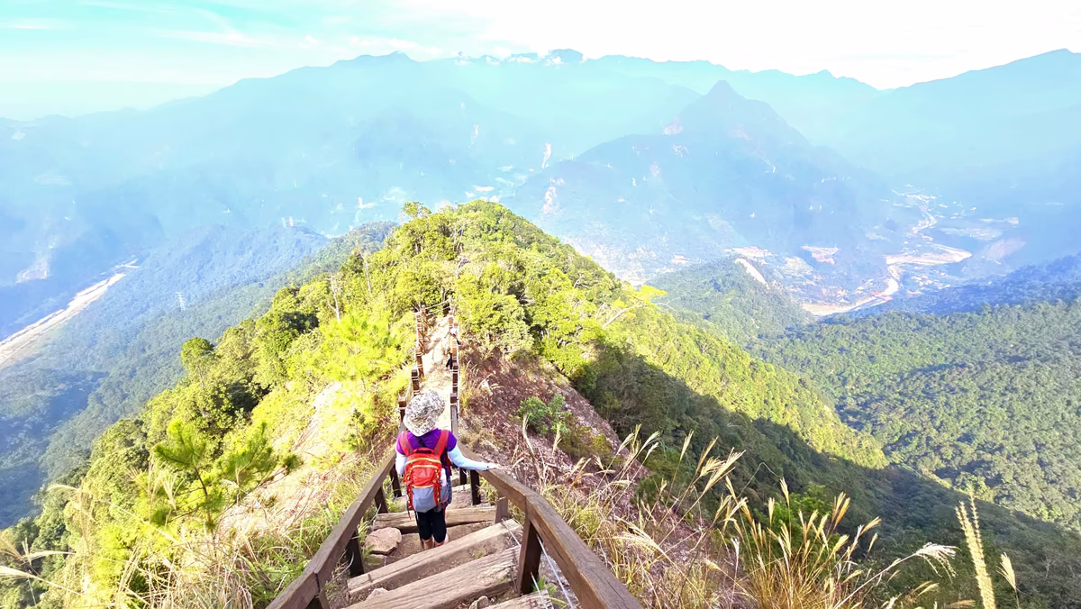 白毛山谷關七雄登山路線景觀