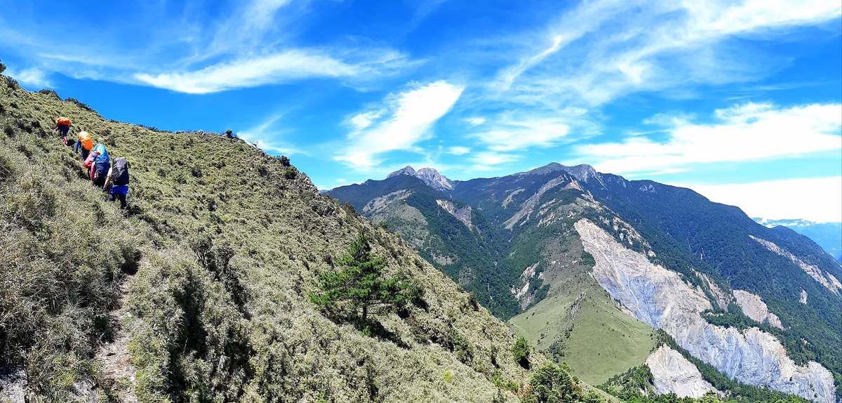 中央山脈高山稜線與壯闊山景