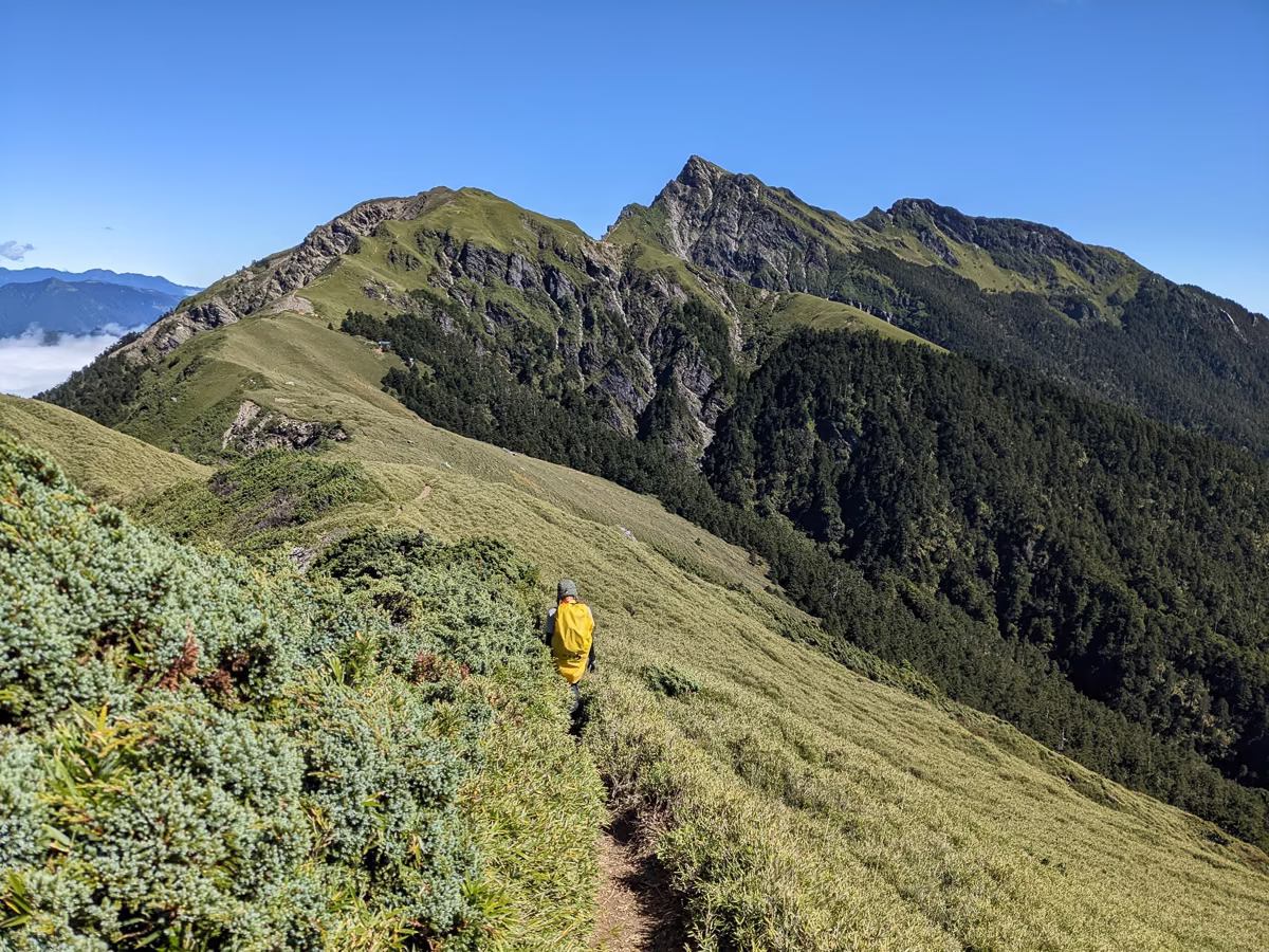 奇萊北峰岩層裸露攀登地形