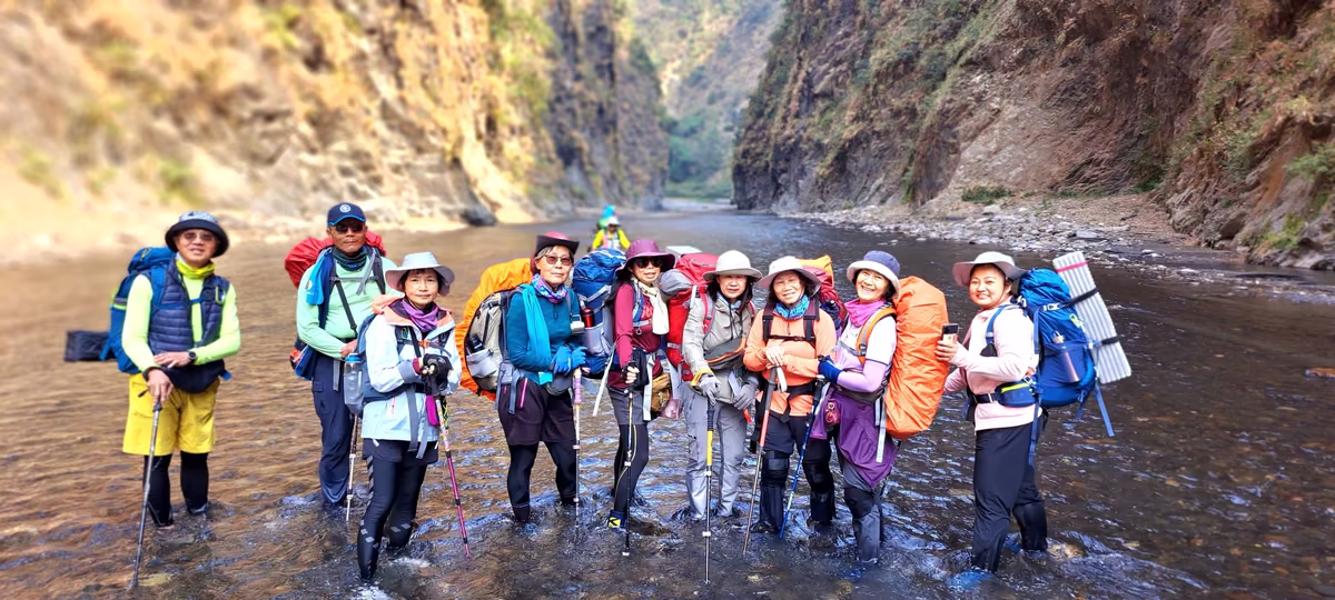 季節限定溪床水路與山谷地形