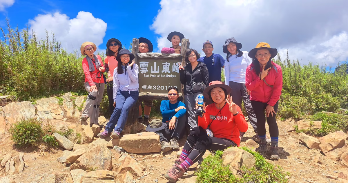 雪山黑森林高山冷杉步道